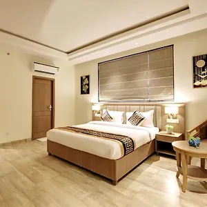 **** Hotel King Delhi Airport India