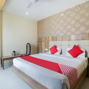 *** Hotel Oyo 48974 Shweta Residency India